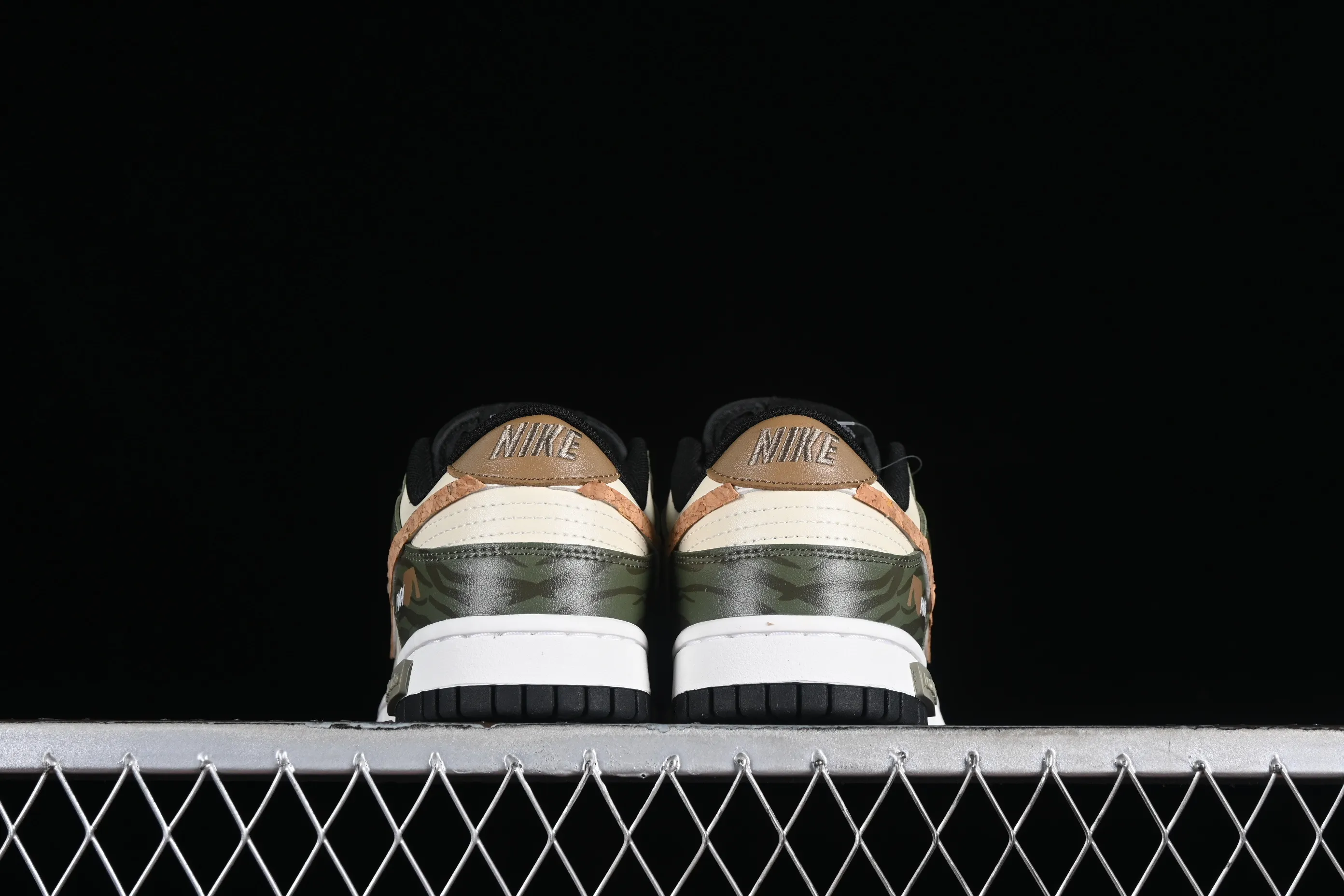 All Categories Nk SB Dunk Series Nk SB Dunk Low Low-top Sneakers Nk Dunk Low Panda Prank Jungle Crossing Forest Crisis SB Low-top Casual Sneakers DV0831-002